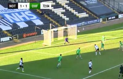 VIDEO » Voleu cu călcâiul! Ai mai văzut un astfel de gol? Reușită senzațională în Anglia!