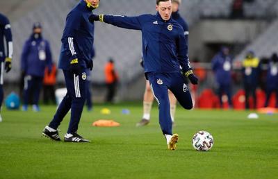 Anunțul zilei din Turcia! Românul favorit să îl antreneze pe Ozil la Fenerbahce: „Vrea să își aducă un jucător”
