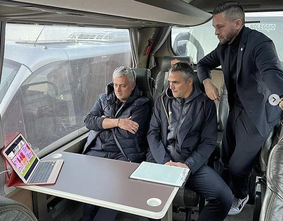 Jose Mourinho// Foto: Instagram @josemourinho Suspendat două etape, Jose Mourinho s-a ascuns în autocar la Spezia!