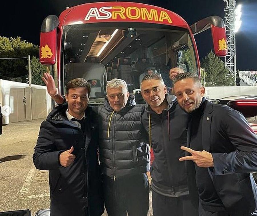 Jose Mourinho// Foto: Instagram @josemourinho Suspendat două etape, Jose Mourinho s-a ascuns în autocar la Spezia!