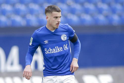 Numele sponsorului Gazprom, îndepărtat de pe tricourile lui Schalke 04 // Foto: Imago