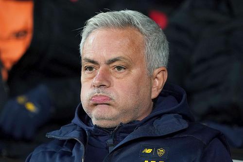 Jose Mourinho, în Cremonese - AS Roma 2-1 // foto: Imago Images