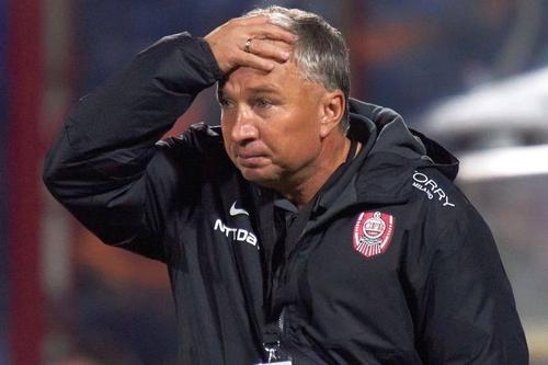 Atacantul Daniel Bîrligea, 22 de ani, s-a accidentat în timpul meciului Petrolul - CFR Cluj 2-5 și va lipsi de pe teren cel puțin o lună.