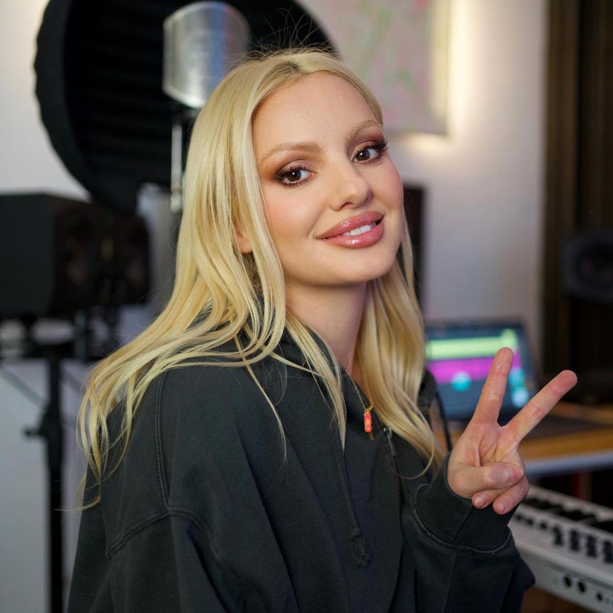 Tabloidele scriu despre o nouă idilă: „Alexandra Stan, îndrăgostită de fotbalistul mai mic decât ea cu 9 ani”