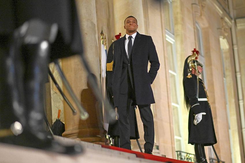 Kylian Mbappe, pe covorul roșu la Palatul Elysee // foto: Imago Images