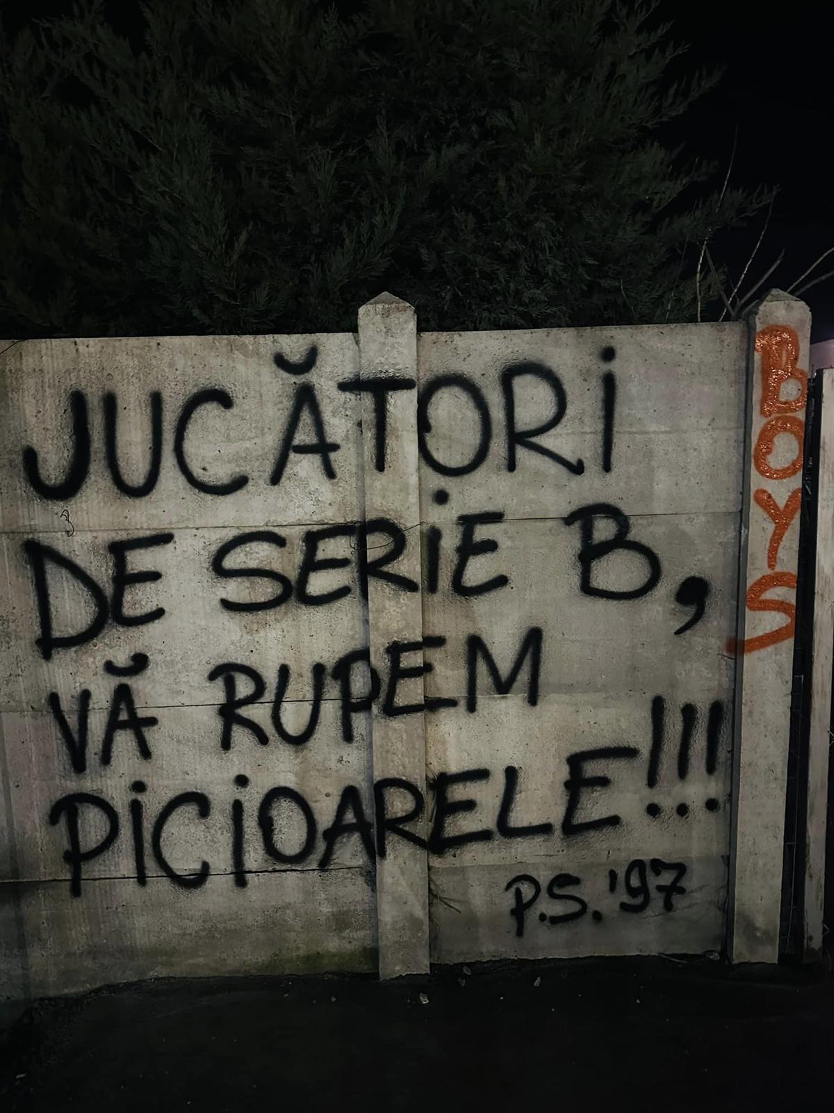 Suporterii lui FCU Craiova amenință familia Mititelu