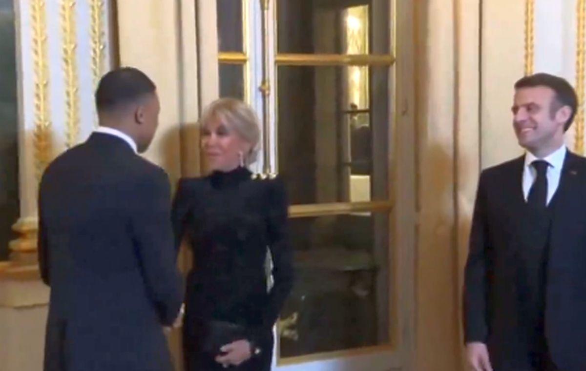 Mbappe, cină fastuoasă la Palatul Elysee » A stat la aceeași masă cu cel mai bogat om al lumii. Cu ce replică l-a întâmpinat Macron + Ce au avut în meniu