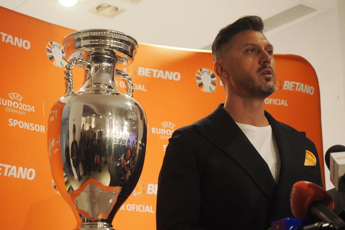 Trofeul EURO a ajuns la București