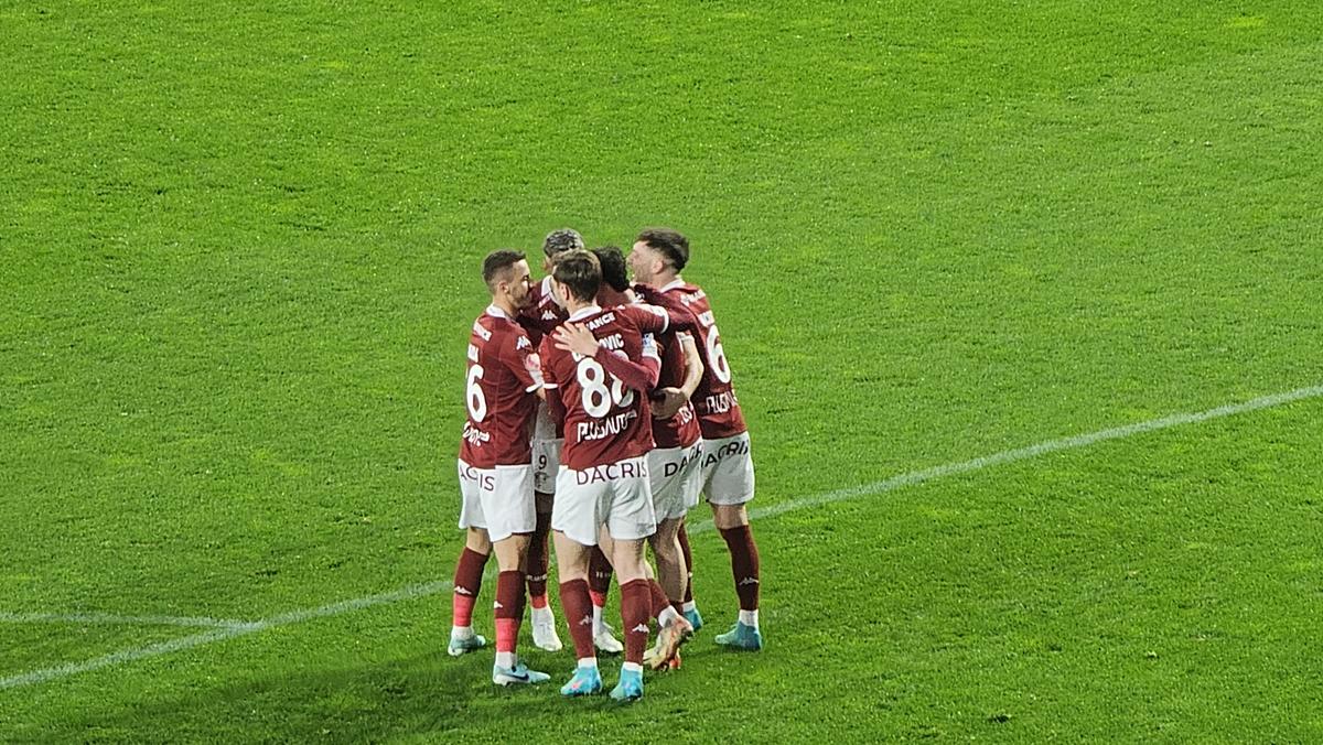 Rrahmani și Borza, goluri în primul sfert de oră din Rapid - UTA