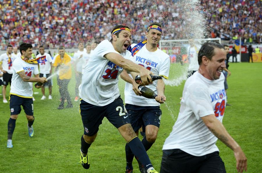Rusescu și Reghecampf au trăit momente speciale la FCSB // foto: arhivă GSP Laurențiu Reghecampf, ședință de 3 ore înainte să semneze cu FCSB! » Reproșul făcut de club
