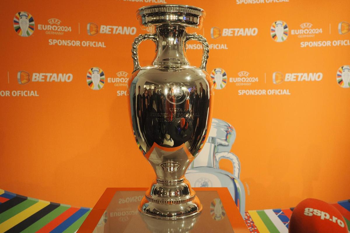 Trofeul EURO a ajuns la București