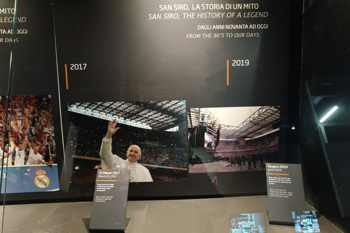 Trofeul Stelei, expus la muzeul stadionului San Siro din Milano