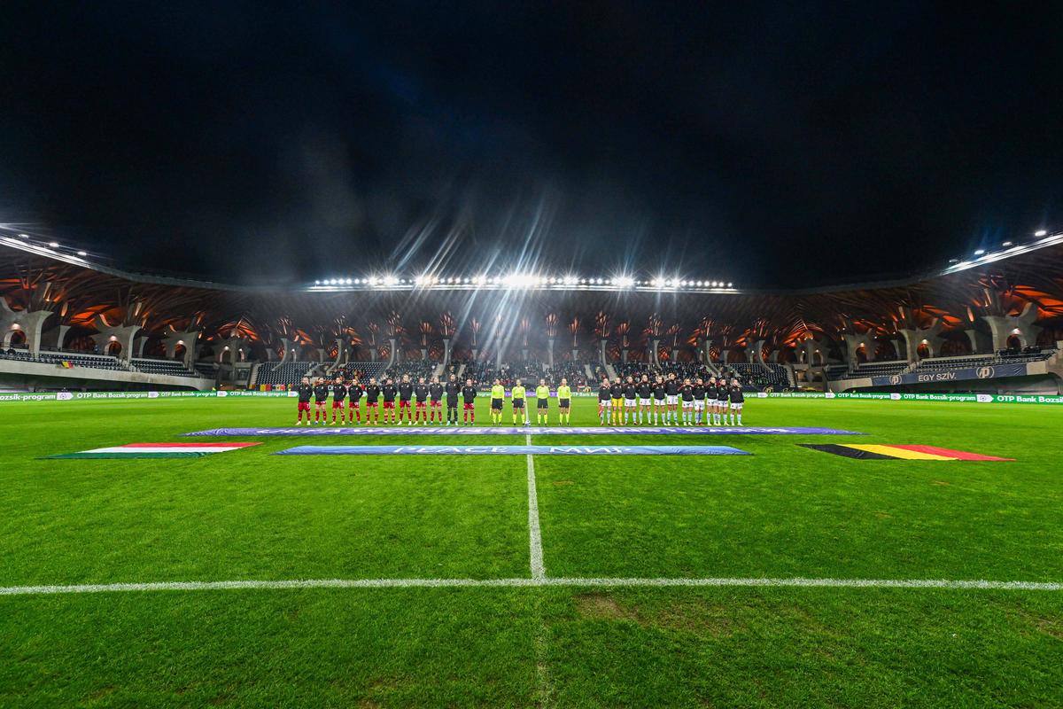 La 870 de km de București găsim un stadion unic în lume: cetate medievală, mănăstire sau arenă de fotbal?