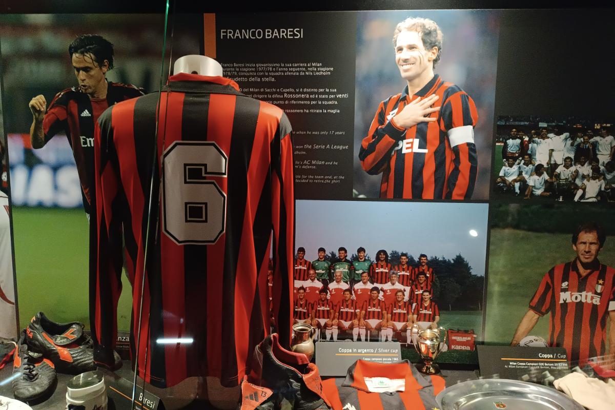 Trofeul Stelei, expus la muzeul stadionului San Siro din Milano