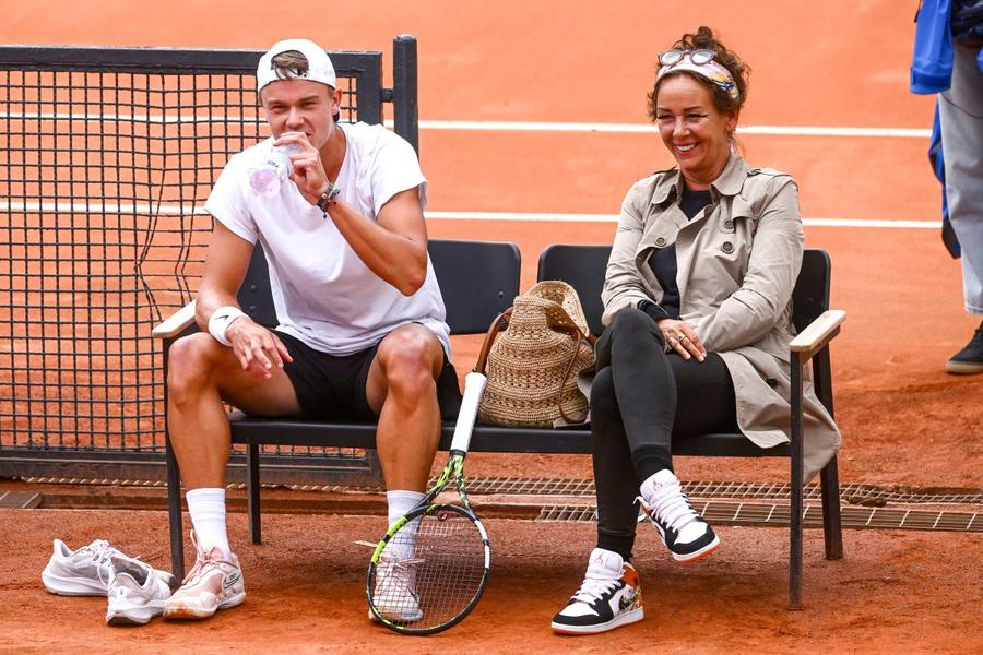 Holger Rune și mama lui, Aneke Foto: Imago Jucători de tenis blocați la Dubai și Doha: „A fost foarte speriat”
