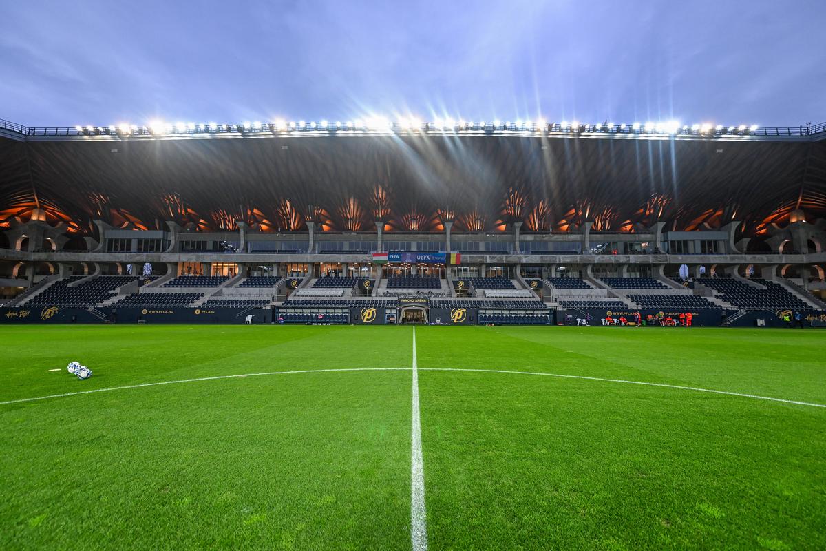 La 870 de km de București găsim un stadion unic în lume: cetate medievală, mănăstire sau arenă de fotbal?