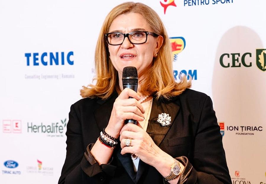 Elisabeta Lipă nu vrea să mai discute nimic pe marginea temelor ridicate de Antonio Colamonici. Foto: Facebook @ Federatia Romana De Canotaj Procesul Dinamo – Colamonici, furtuna premierilor din canotaj: „Ne spune acum și ce avem de făcut? Trebuia să tacă!” + Avocat: „Cu asta are clubul o problemă”