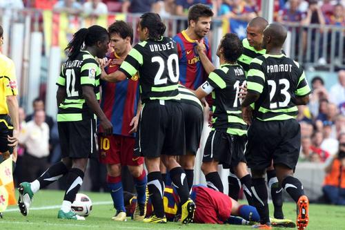 Episodul care a provocat o altercație în Barcelona - Hercules 0-2, din sezonul 2010-2011 din LaLiga / Foto: Imago