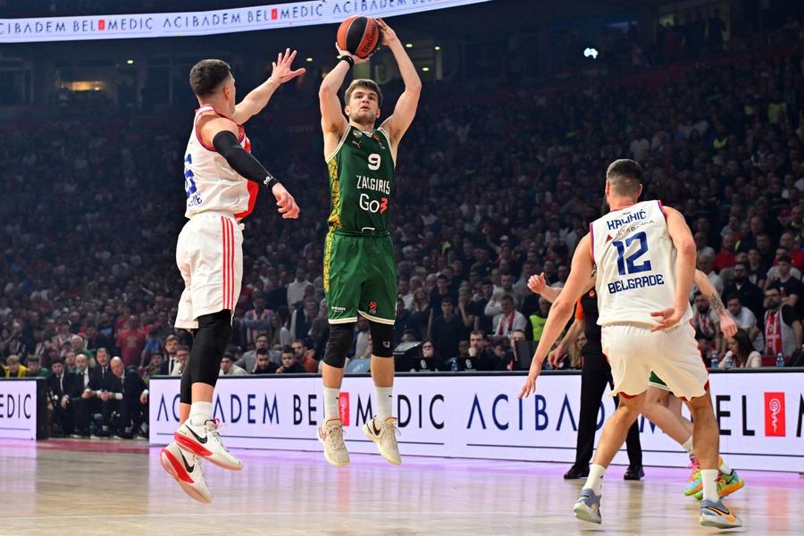 Steaua Roșie Belgrad vs. Zalgiris Kaunas/Foto: Imago Images Peste 20.000 de sârbi au creat o atmosferă electrizantă la un meci de Euroligă: mesaje pro-Rusia și scandări împotriva adversarilor