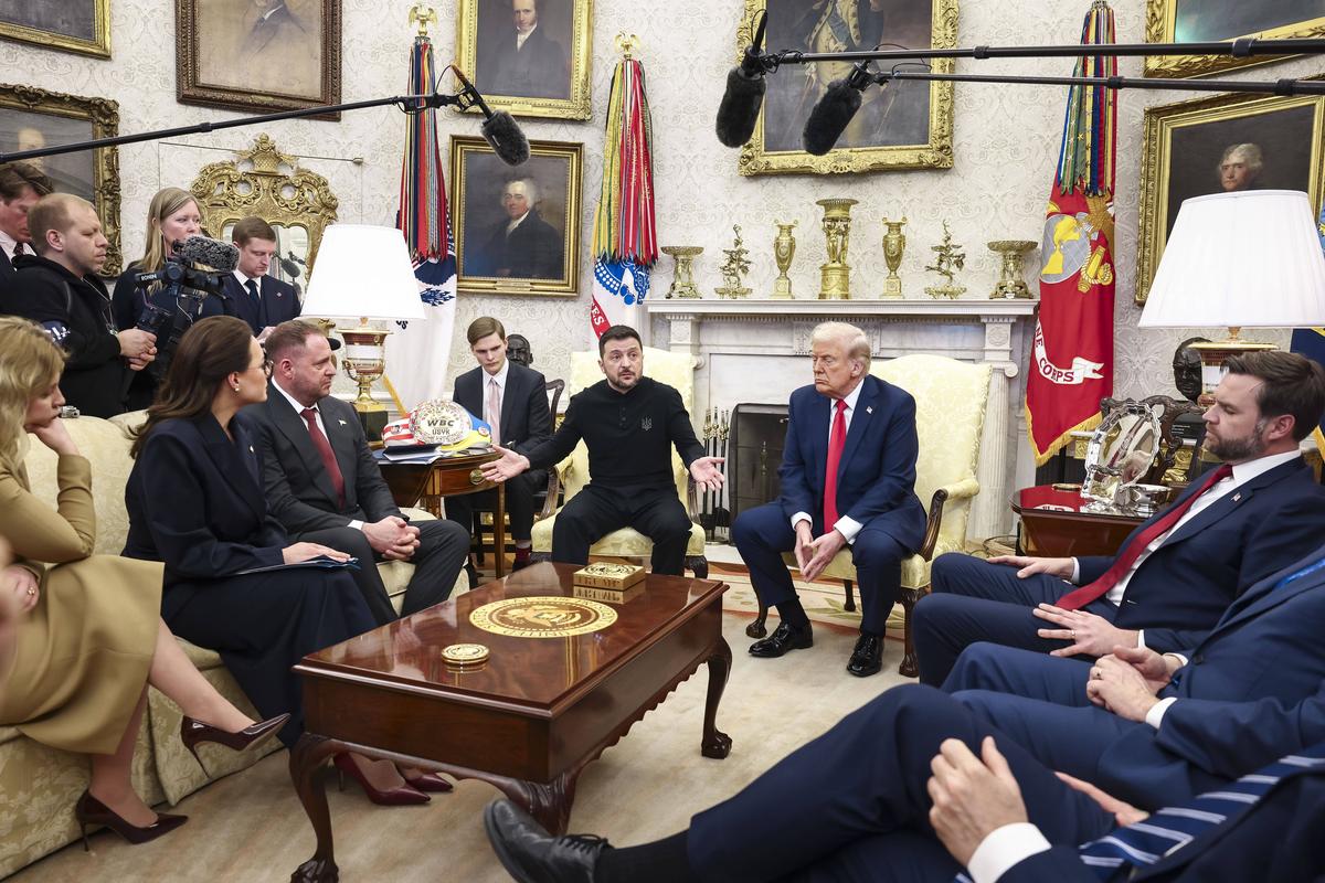 Imagini de la Casa Albă, din timpul tensionatei întâlniri Trump - Zelenski