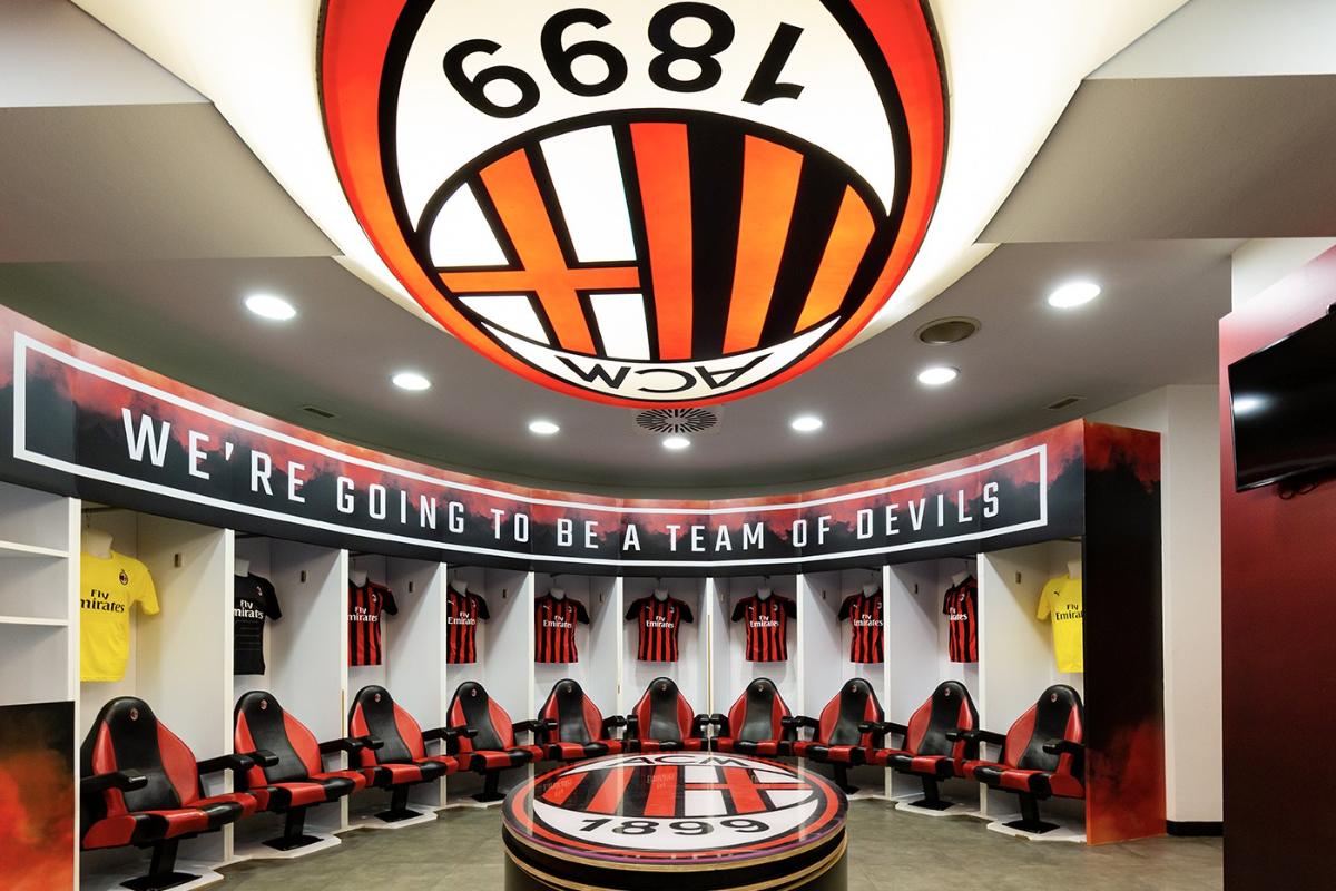 Trofeul Stelei, expus la muzeul stadionului San Siro din Milano