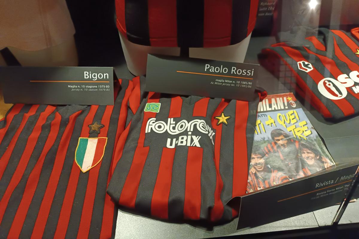 Trofeul Stelei, expus la muzeul stadionului San Siro din Milano