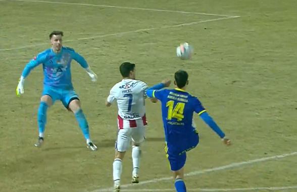 Fază hilară în Superliga » Cum a putut să-și dea autogol fostul jucător de la Rapid