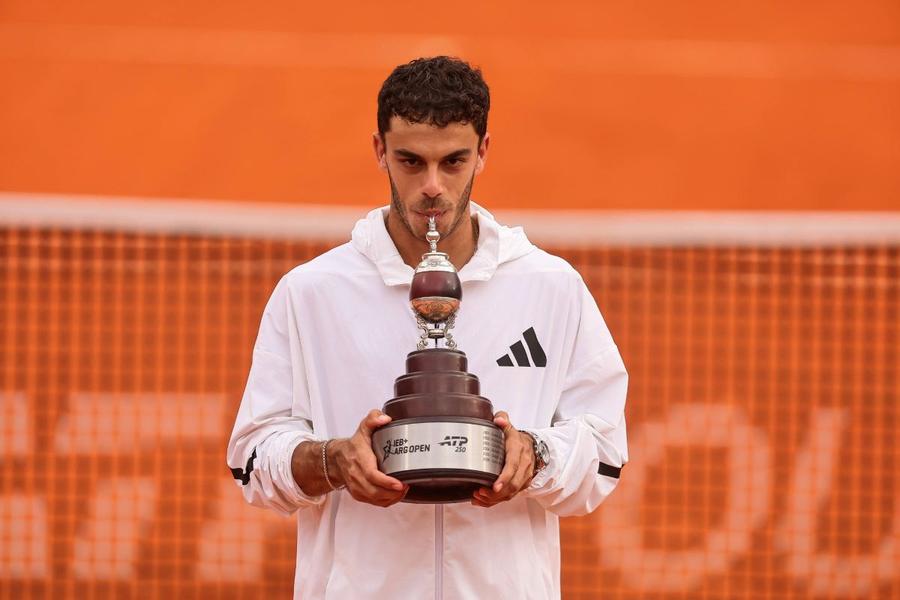 Francisco Cerundolo cu trofeul de la Buenos Aires 2025 Foto: Imago Images Răspuns ferm pentru Stefanos Tsitsipas și absența lui din America de Sud: „Să nu vină aici dacă nu vor”
