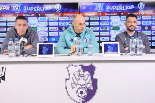 Conferința de presă a Argeșului. De la stânga la dreapta: Robert Moldoveanu, Bogdan Andone, Cătălin Straton
