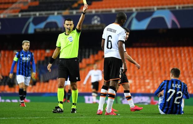 Ovidiu Hațegan s-a testat pentru coronavirus după ce a condus Valencia - Atalanta: „Am avut simptome, m-am speriat”