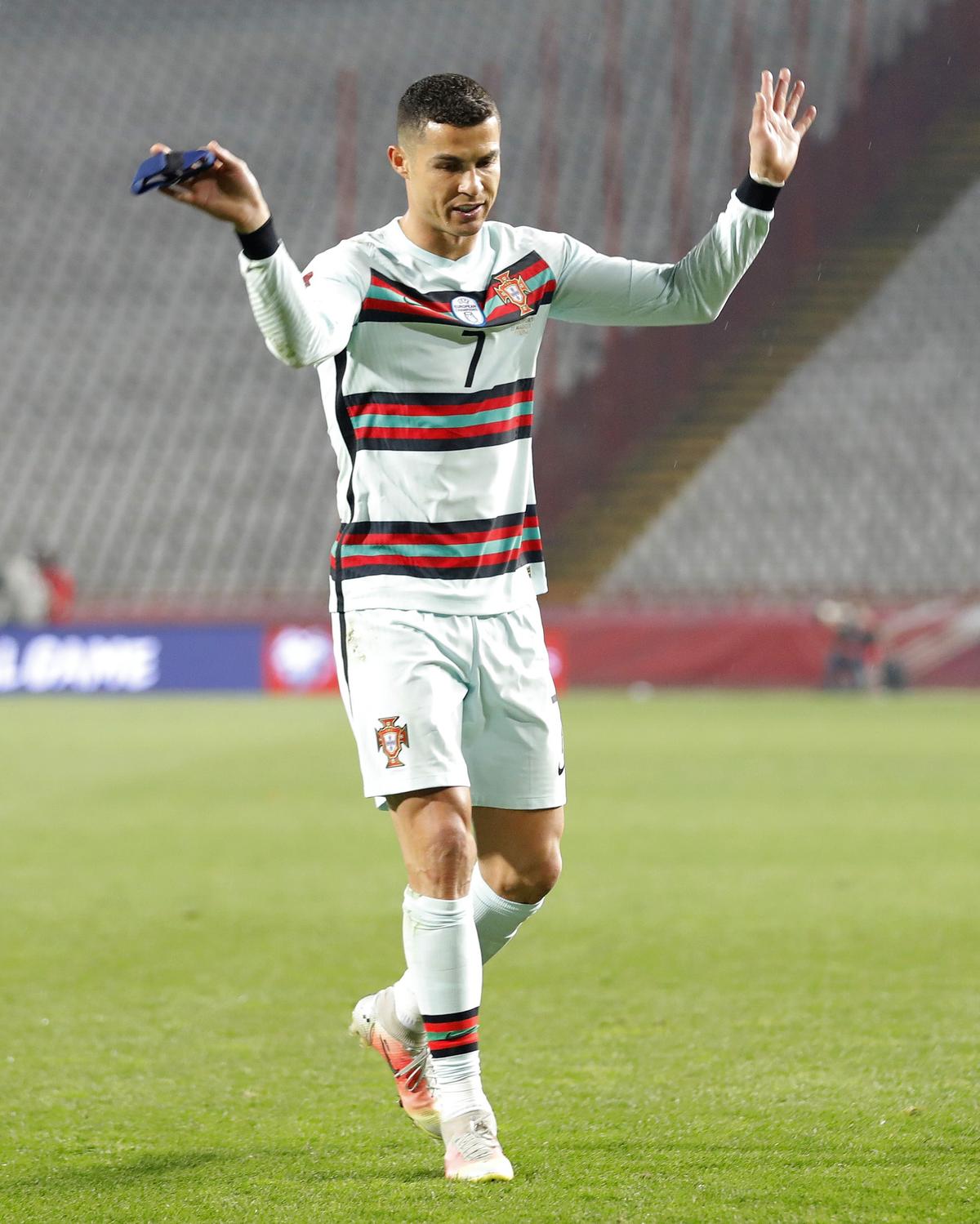 FIFA a declanșat o anchetă, după ce Ronaldo a ieșit de pe teren » Ce riscă portughezul
