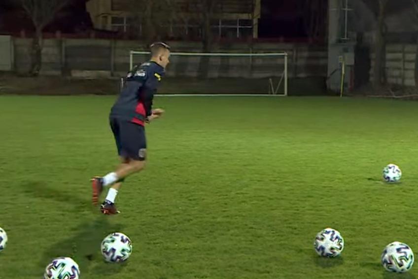 Nicușor Bancu a fost învins de Alexandru Cicâldău în provocarea penalty-urilor // foto: captură @ FRF TV