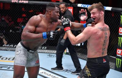 Francis Ngannou, noul campion la categoria grea în UFC! KO devastator în meciul pentru centură