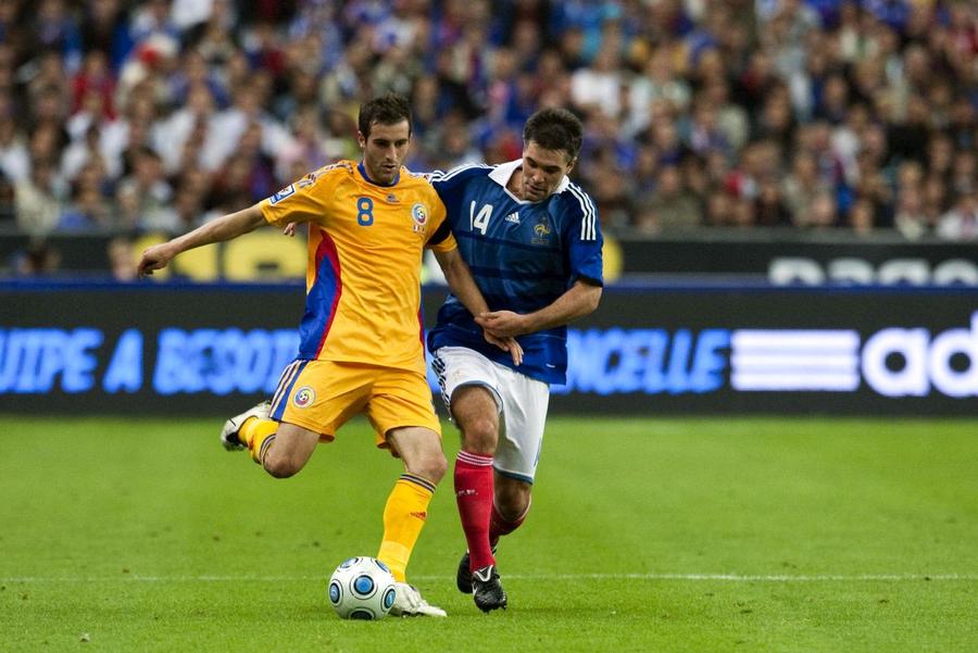 Max Nicu, în Franța - România 1-1 // foto: Imago A rupt tăcerea după 12 ani! Ce s-a întâmplat la echipa națională: „Victor Pițurcă era foarte ciudat. A vrut să mă intimideze”