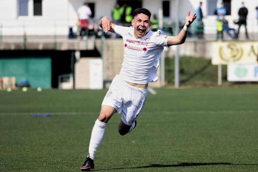 Ultima etapă a sezonului regulat din Liga 2 găsește 11 echipe cu șanse de calificare în play-off. Toate meciurile decisive sunt liveSCORE pe GSP.ro, de la ora 15:00.