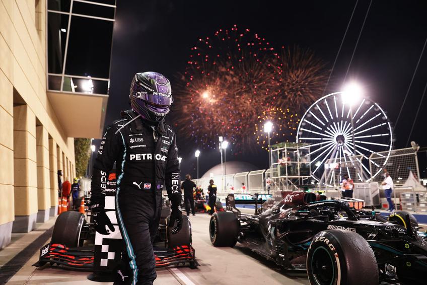 Circuitul Internațional Sakhir din Bahrain, prima cursă a sezonului 2021 din Campionatul Mondial de Formula 1, a fost câștigat de Lewis Hamilton (36 de ani), care a pornit de pe locul secund.