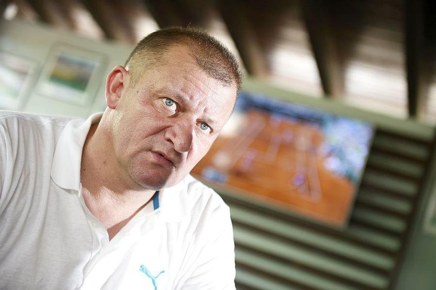 Două decizii ale lui Rădoi, criticate în direct: „Nu înțeleg de ce joacă acolo! Câte trebuie să mai facă?”