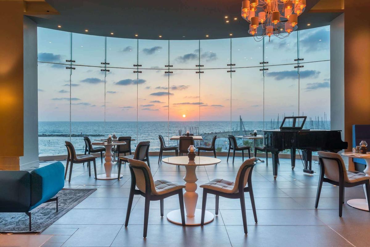 Delegația României, cazată la cel mai inedit hotel din Israel, unde „parchează” și Abramovich » Care e prețul pe noapte al unei camere