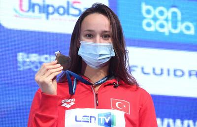 O înotătoare de origine ucraineană a călcat în picioare steagul Rusiei » Reacția ministrului rus al Sportului