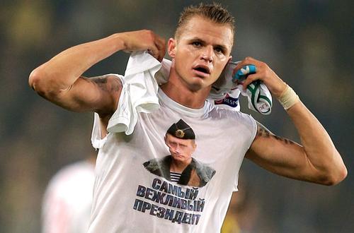 Fostul internațional rus Dmitri Tarasov (35 de ani) sprijină fără ascunzișuri invazia ordonată de Vladimir Putin pe teritoriul Ucrainei.