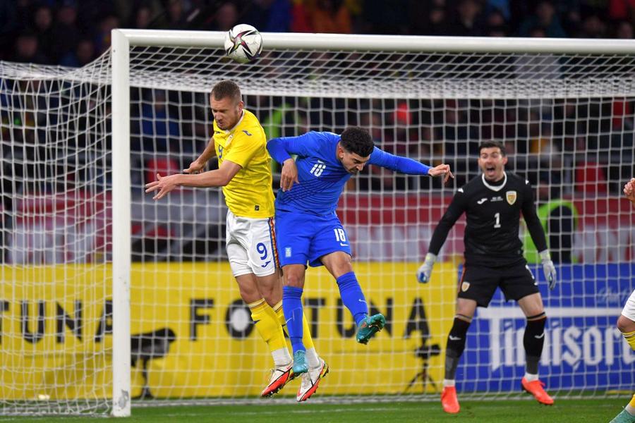 Convocările repetate la națională ale lui Pușcaș (tricou galben) sunt dovezi ale bâjbâielilor în materie de selecție (foto: Raed Krishan) Nu vrem, nu putem, nu știm?