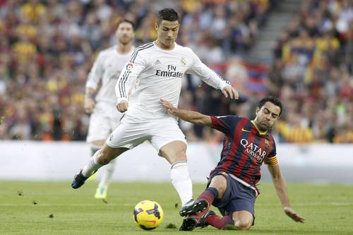 Cristiano Ronaldo este nemulțumit de situația de la Manchester United și ar fi putut ajunge la Barcelona, marea rivală a lui Real Madrid, club pentru care lusitanul a scris istorie. Xavi, antrenorul catalanilor, s-a opus cu vehemență acestei mutări.