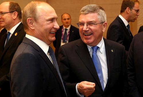 Thomas Bach (dreapta), alături de Vladimir Putin / FOTO: Getty