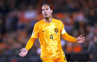 Van Dijk, făcut praf de două legende ale Olandei: „Face zgomot, dar nu spune nimic. Creează haos” + „Hai, frate, fă ceva”