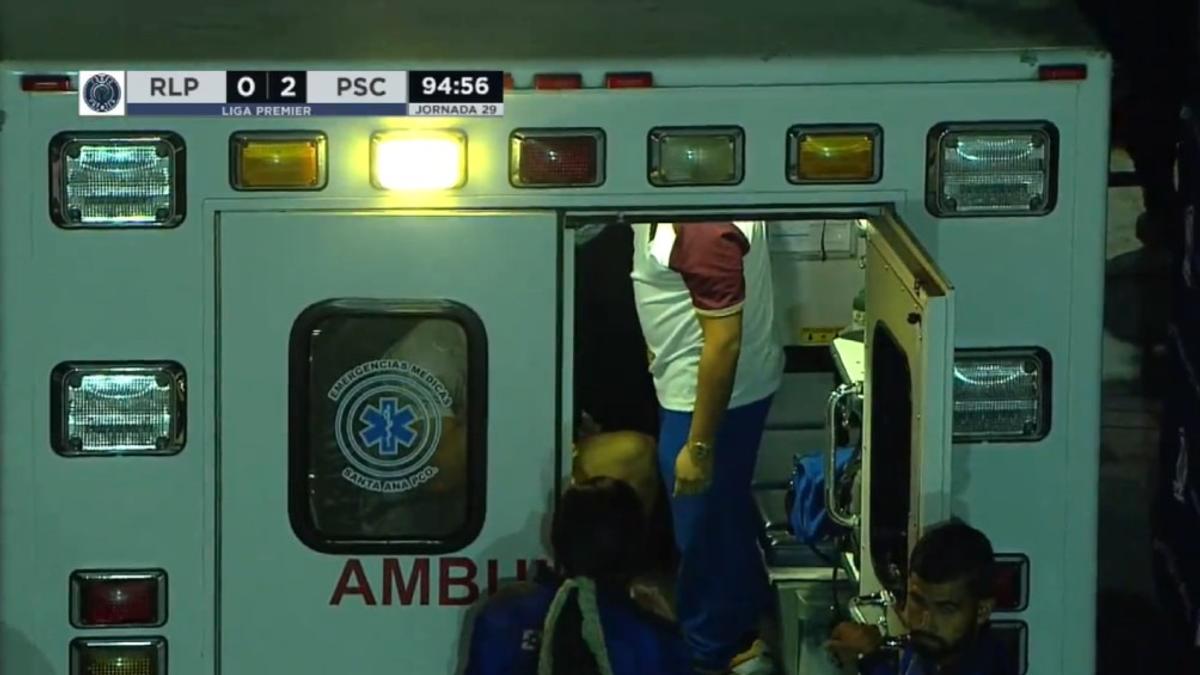 Bătaie cruntă la un meci de fotbal din Mexic! Reboceros de la Piedad - Petroleros Salamanca, suspendat!