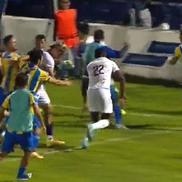 Bătaie cruntă la un meci de fotbal din Mexic! Reboceros de la Piedad - Petroleros Salamanca, suspendat!