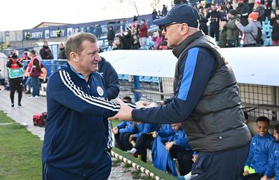 Doi internaționali de tineret, lăsați 12 ore în București după meciul din Armenia! Antrenorul din Superliga, iritat înaintea derby-ului: „Noi îi plătim”
