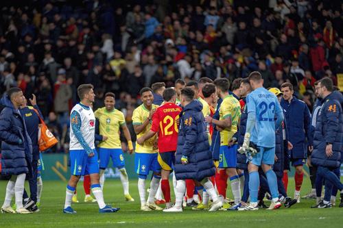 Florentino Perez, președintele lui Real Madrid, a fost la meciul amical dintre Spania și Brazilia, încheiat 3-3 pe„Santiago Bernabeu”. Iar la final a avut o cerință specială pentru Ednaldo Rodrigues, președintele Federației Braziliene/  foto: Imago Images