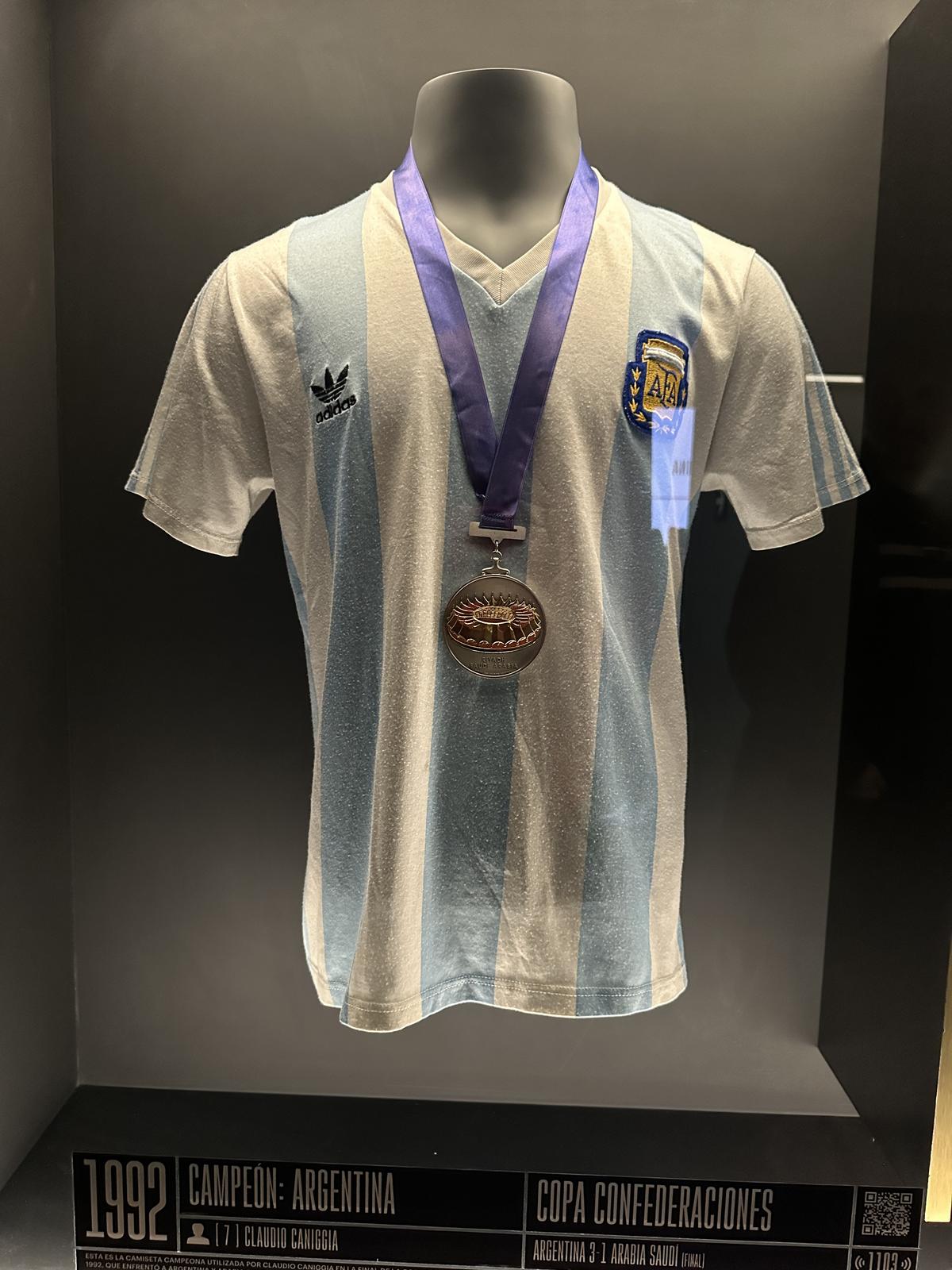 Galerie impresionantă de tricouri la muzeul fotbalului din Madrid