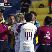 Bătaie cruntă la un meci de fotbal din Mexic! Reboceros de la Piedad - Petroleros Salamanca, suspendat!
